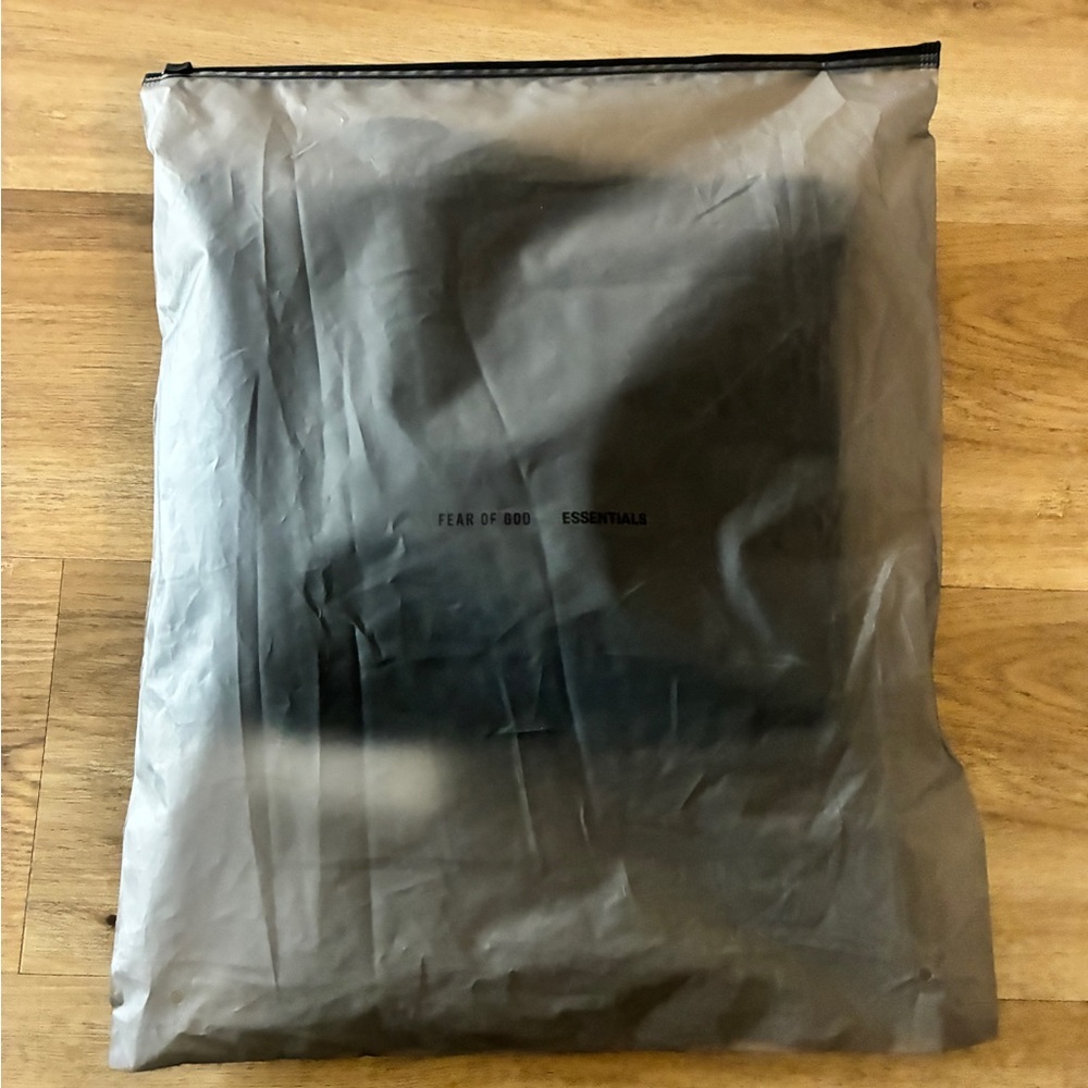 Essentials Fear of God Soccer Fleece Shorts Jet Black Size L NWT - Picture 8 of 8